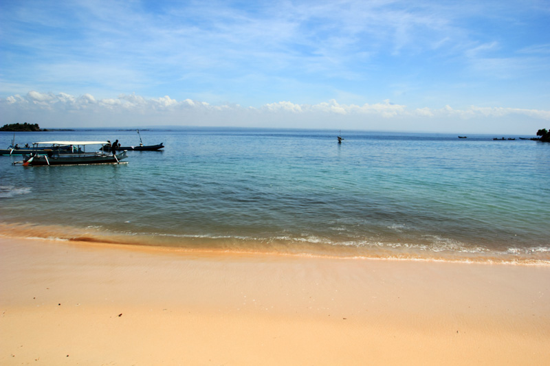 Laut di Pantai Tangsi