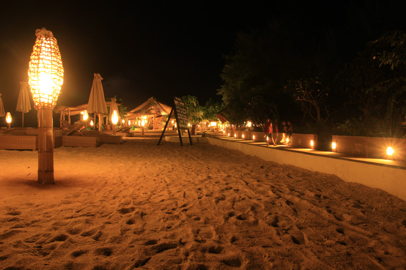 Pantai Villa Ombak saat malam Hari..romantissss 